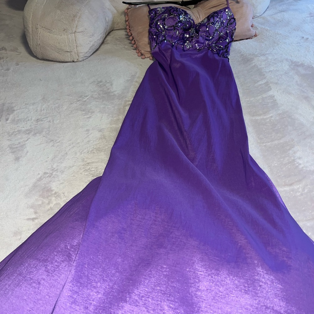 Good shape, clean and classy